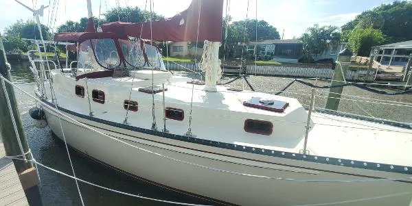 Slide: The Image of Bruce Roberts 44 Center Cockpit Ketch 1987 - 2