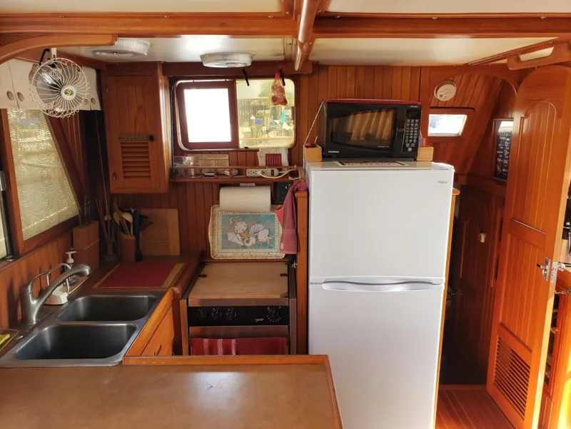 Slide: The Image of DeFever Trawler 1987 - 3