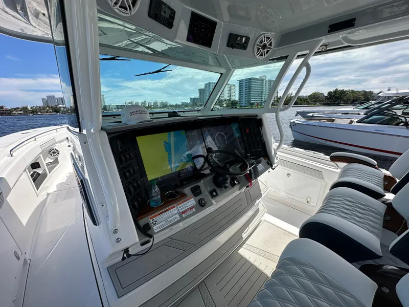 Slide: The Image of Interior view of 2025 Blackfin 400 CC boat cockpit with modern navigation system. - 9