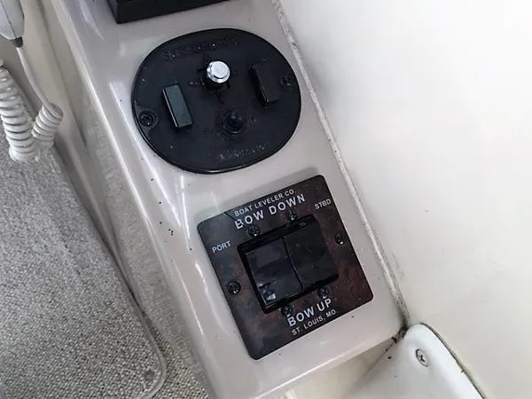 Slide: The Image of Rinker 270 Fiesta Vee 2000 - 9