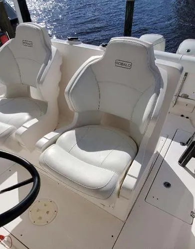 Slide: The Image of Robalo R300 Center Console 2013 - 10