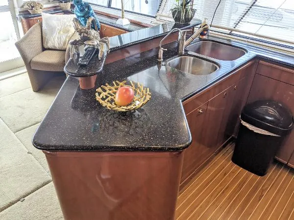 Slide: The Image of Meridian 490 Pilothouse 2007 - 11
