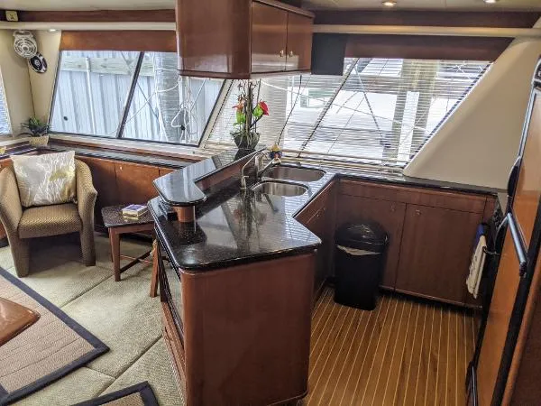 Slide: The Image of Meridian 490 Pilothouse 2007 - 5