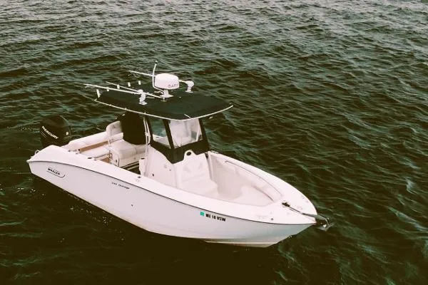 Slide: The Image of Boston Whaler 240 Outrage 2006 - 0