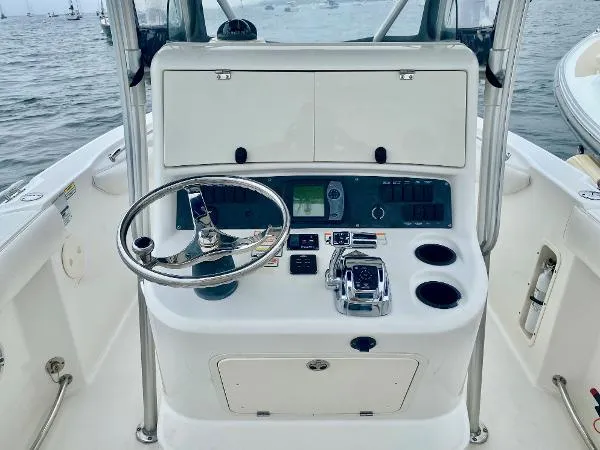 Slide: The Image of Boston Whaler 240 Outrage 2006 - 10