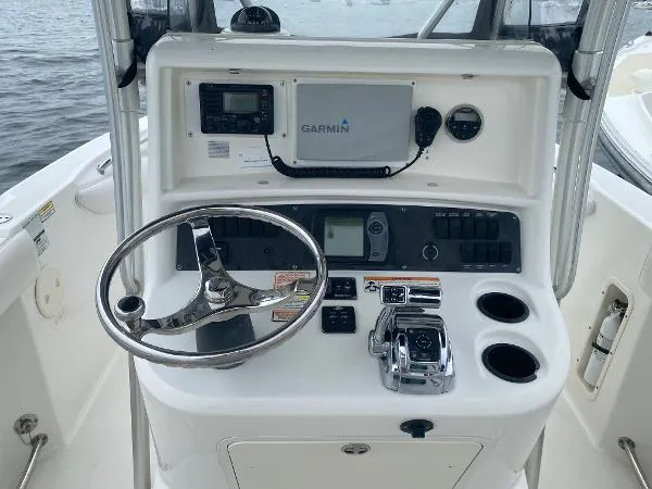 Slide: The Image of Boston Whaler 240 Outrage 2006 - 11