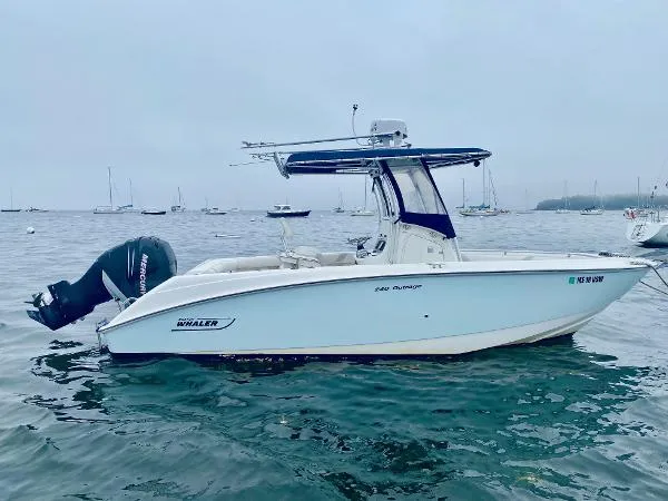 Slide: The Image of Boston Whaler 240 Outrage 2006 - 2