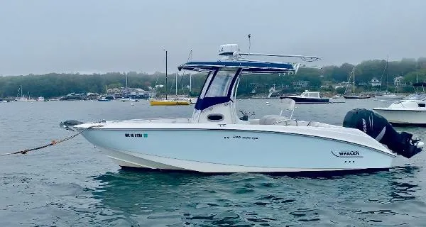 Slide: The Image of Boston Whaler 240 Outrage 2006 - 8