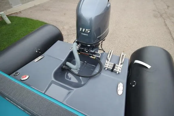 Slide: The Image of Zodiac Medline 580 NEO 115hp In Stock 2021 - 10