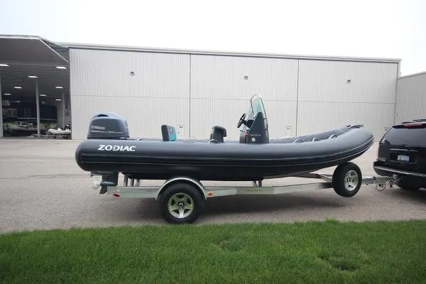 Slide: The Image of Zodiac Medline 580 NEO 115hp In Stock 2021 - 6