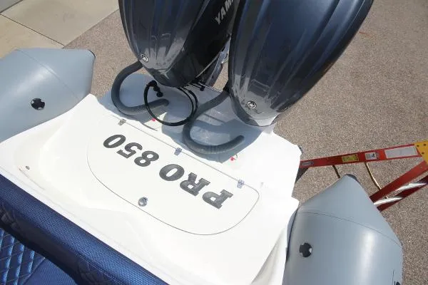 Slide: The Image of Zodiac Custom Pro 850 Optimum Twin 250hp In Stock 2022 - 6