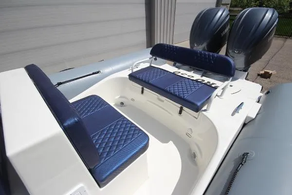 Slide: The Image of Zodiac Custom Pro 850 Optimum Twin 250hp In Stock 2022 - 9