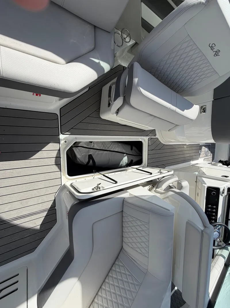 Slide: The Image of Sea Ray SLX 310 Outboard 2026 - 16