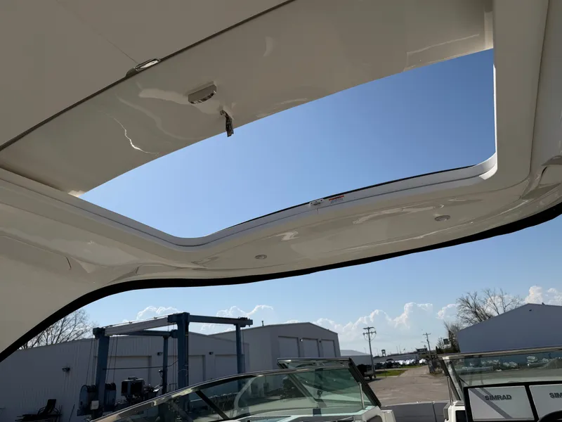 Slide: The Image of Sea Ray SLX 310 Outboard 2026 - 18