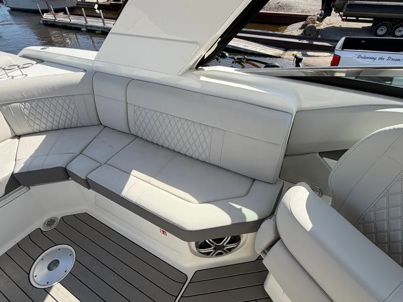 Slide: The Image of Sea Ray SLX 310 Outboard 2026 - 22