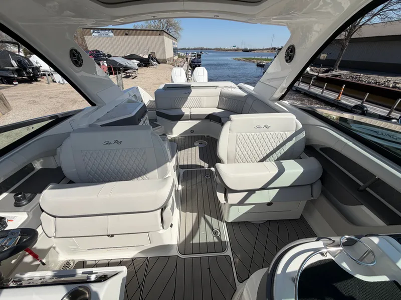 Slide: The Image of Sea Ray SLX 310 Outboard 2026 - 25
