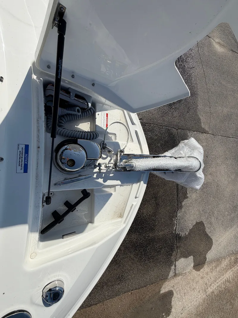 Slide: The Image of Sea Ray SLX 310 Outboard 2026 - 28