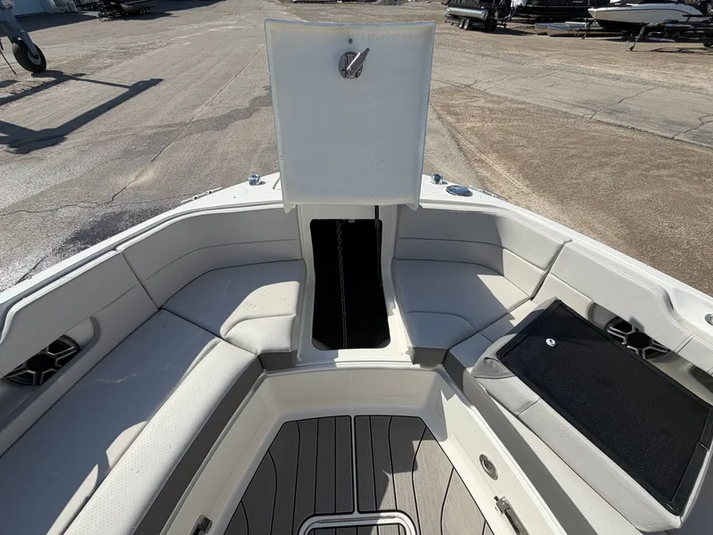 Slide: The Image of Sea Ray SLX 310 Outboard 2026 - 29
