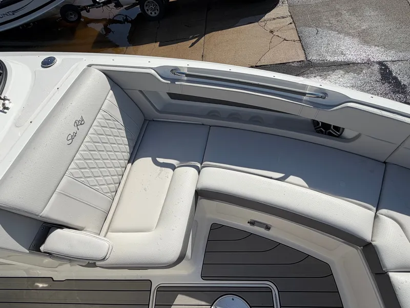 Slide: The Image of Sea Ray SLX 310 Outboard 2026 - 33