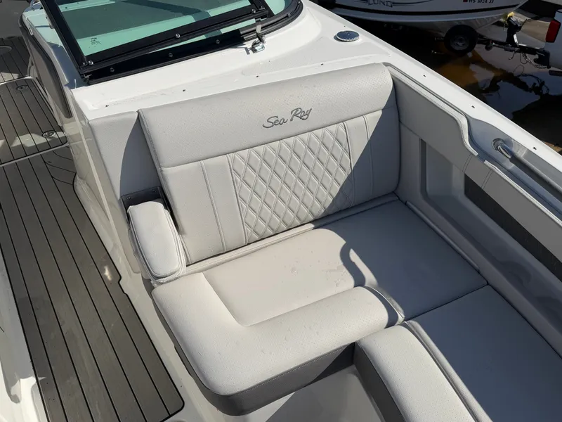 Slide: The Image of Sea Ray SLX 310 Outboard 2026 - 34