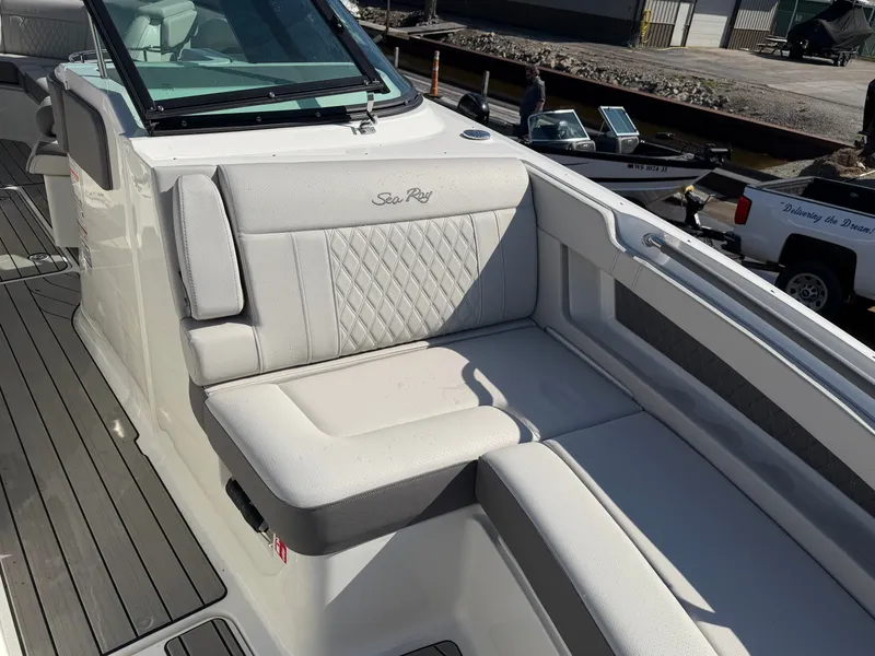 Slide: The Image of Sea Ray SLX 310 Outboard 2026 - 35