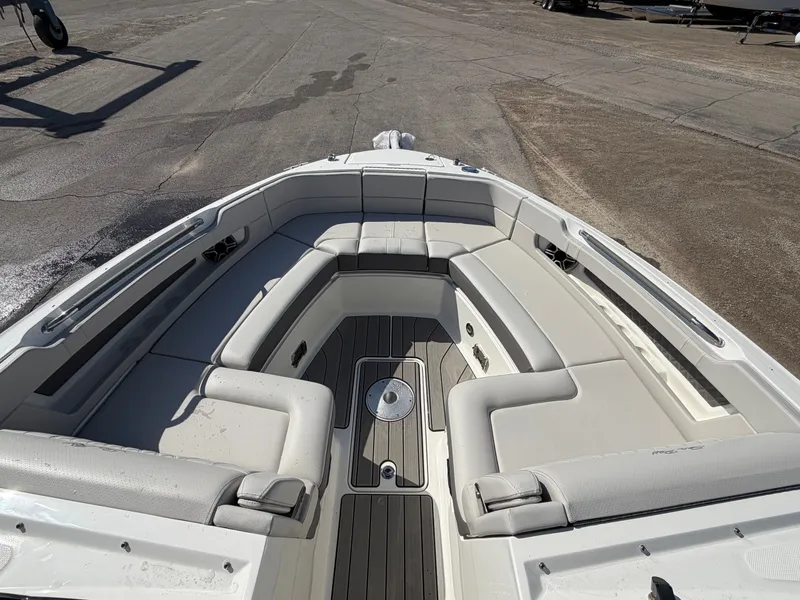 Slide: The Image of Sea Ray SLX 310 Outboard 2026 - 38