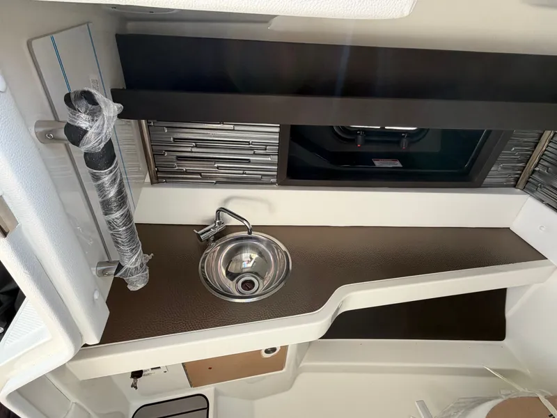 Slide: The Image of Sea Ray SLX 310 Outboard 2026 - 39