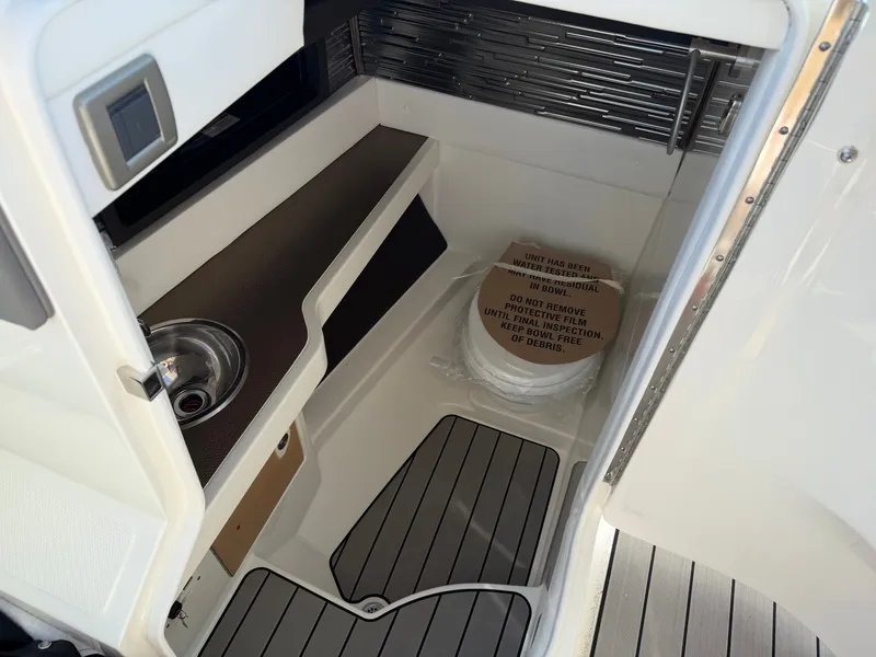 Slide: The Image of Sea Ray SLX 310 Outboard 2026 - 40