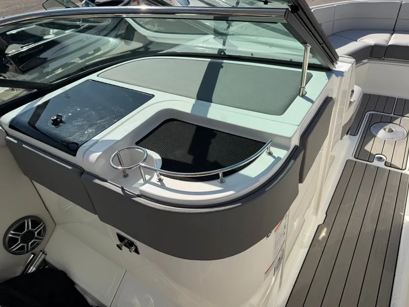 Slide: The Image of Sea Ray SLX 310 Outboard 2026 - 41
