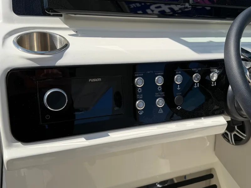 Slide: The Image of Sea Ray SLX 310 Outboard 2026 - 43