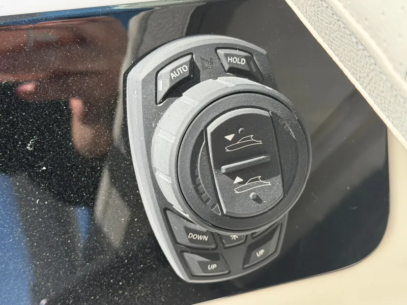 Slide: The Image of Sea Ray SLX 310 Outboard 2026 - 45