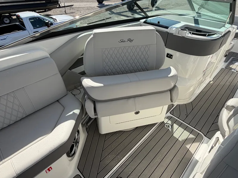 Slide: The Image of Sea Ray SLX 310 Outboard 2026 - 50