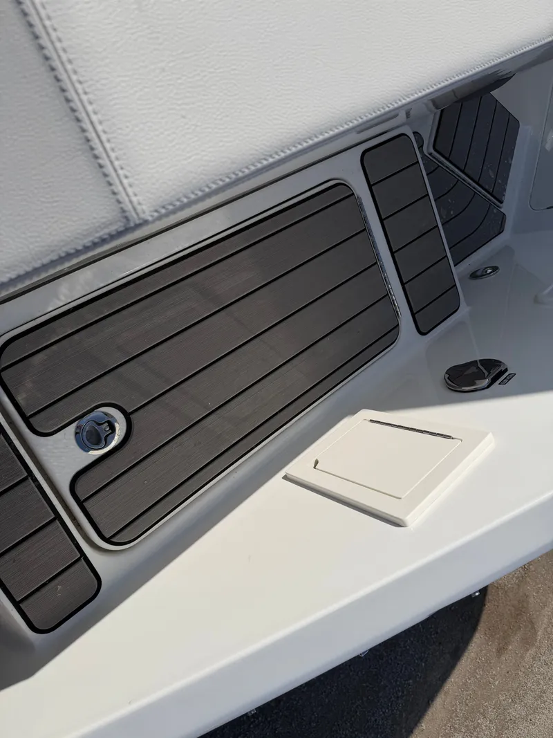 Slide: The Image of Sea Ray SLX 310 Outboard 2026 - 60