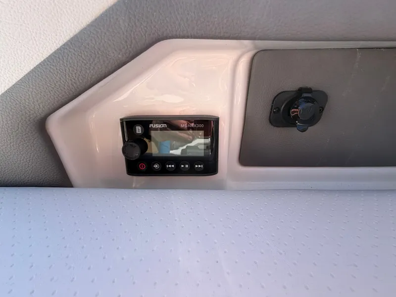 Slide: The Image of Sea Ray SLX 310 Outboard 2026 - 62