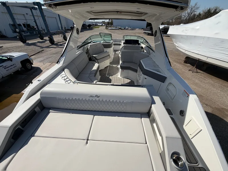 Slide: The Image of Sea Ray SLX 310 Outboard 2026 - 66