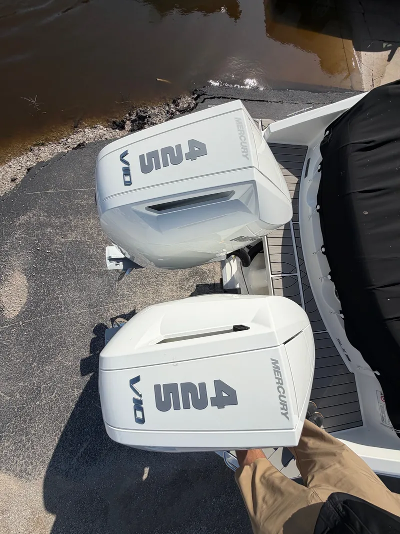 Slide: The Image of Sea Ray SLX 310 Outboard 2026 - 67