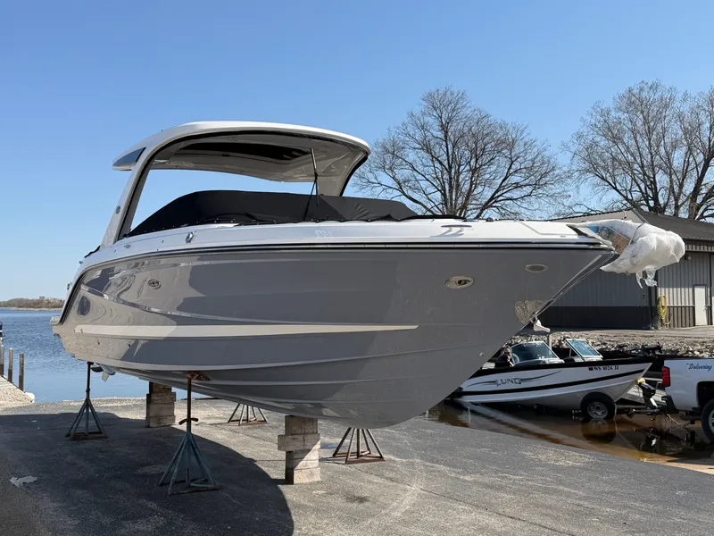 Slide: The Image of Sea Ray SLX 310 Outboard 2026 - 70
