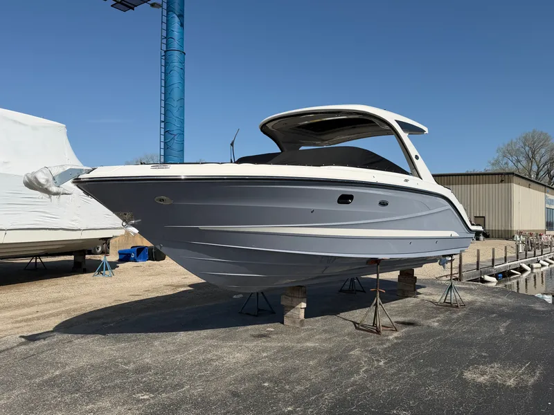 Slide: The Image of Sea Ray SLX 310 Outboard 2026 - 72