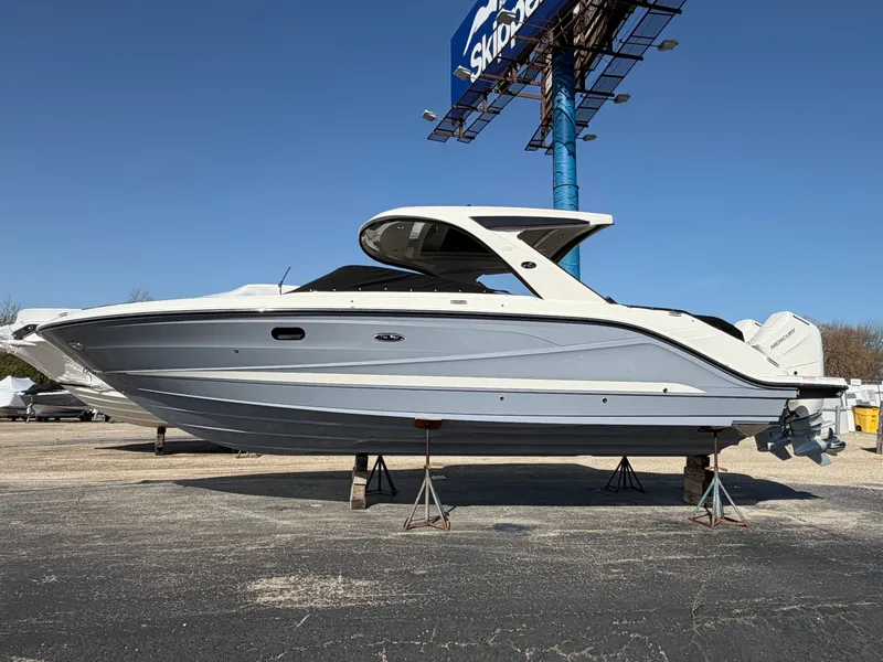 Slide: The Image of Sea Ray SLX 310 Outboard 2026 - 73