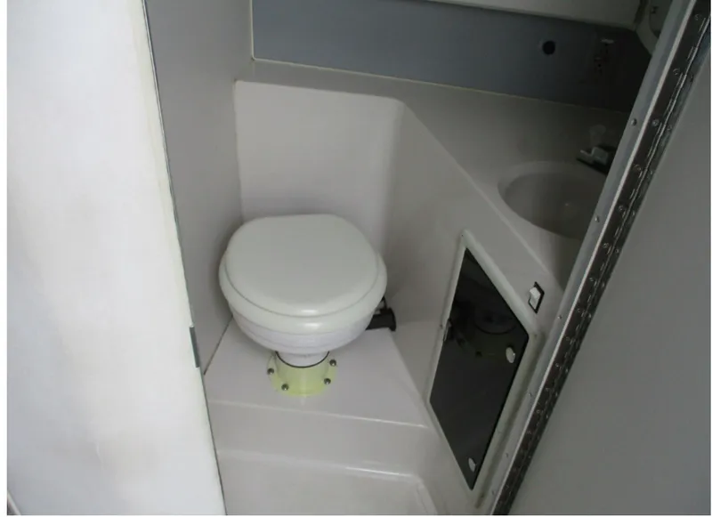 Slide: The Image of Wellcraft 2600 Cabin Cruiser 1989 - 7
