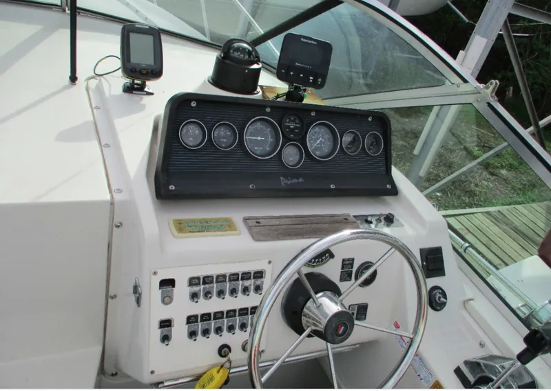 Slide: The Image of Wellcraft 2600 Cabin Cruiser 1989 - 9