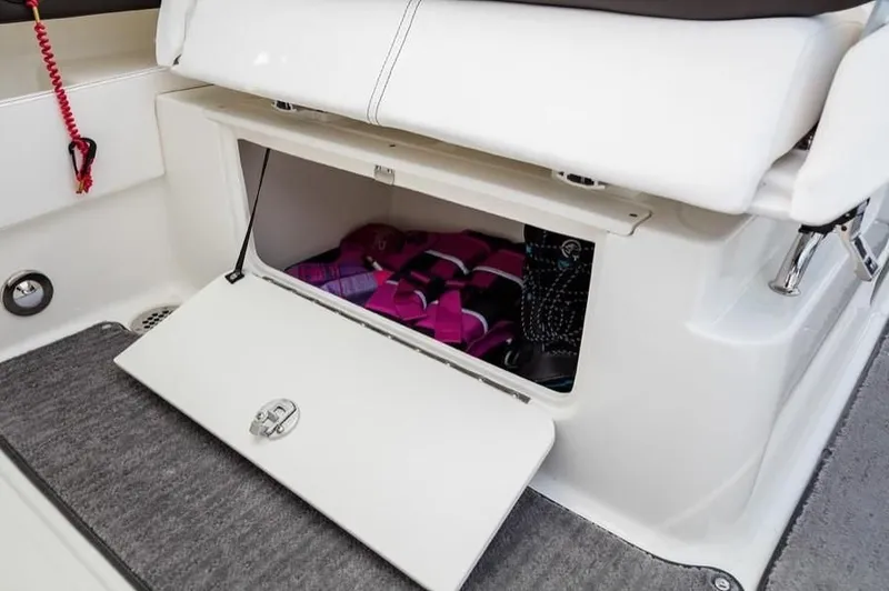Slide: The Image of 2023-Sea-Ray-SLX-310-MarineMax - 11
