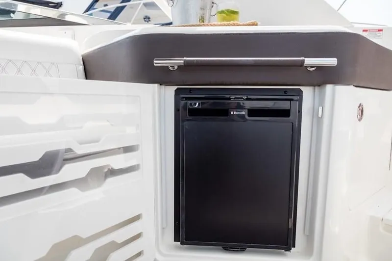 Slide: The Image of 2023-Sea-Ray-SLX-310-MarineMax - 16