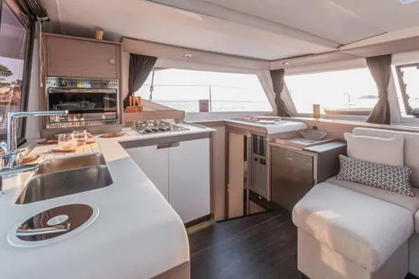 Slide: The Image of Fountaine Pajot 40 "IN STOCK" 2021 - 7
