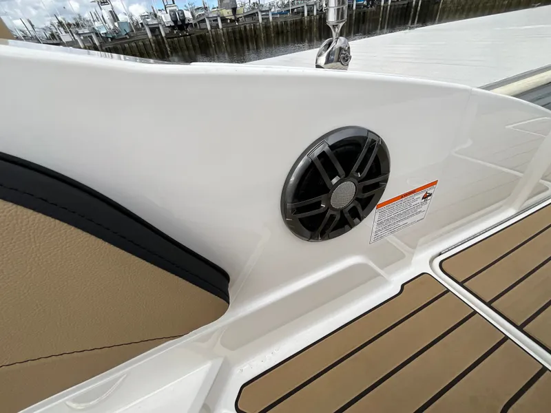 Slide: The Image of Sea Ray SPX 210 Outboard 2026 - 17