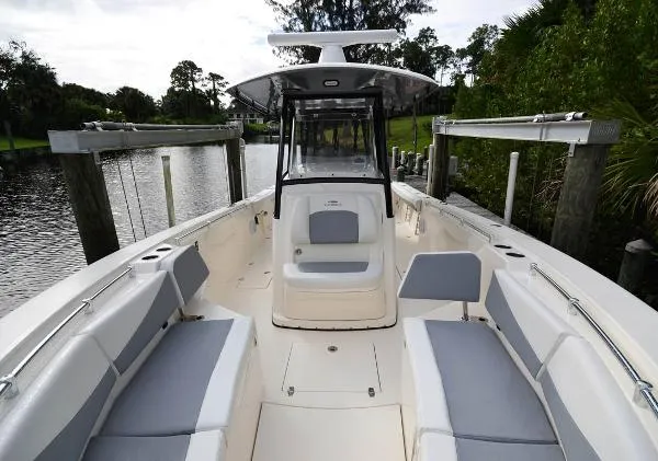 Slide: The Image of Cobia 320 CC 2019 - 9