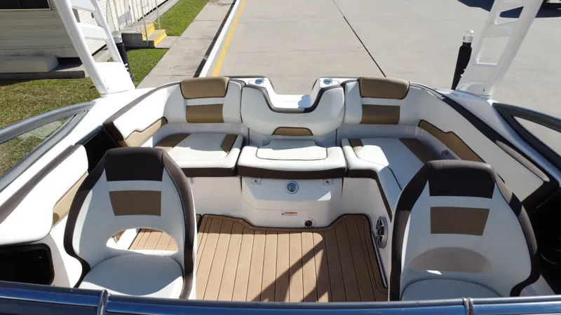 Slide: The Image of Interior of a 2022 Yamaha TP1800C-XAP boat with seating. - 21