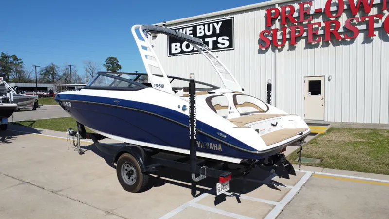 Slide: The Image of Yamaha TP1800C-XAP 2022 boat at a pre-owned boat superstore. - 3
