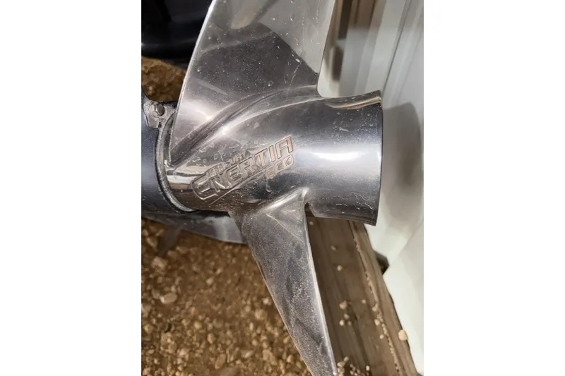 Slide: The Image of Close-up of a Mercury Enertia Eco propeller on a 2007 Hydra-Sports Vector 3300 CC boat. - 11