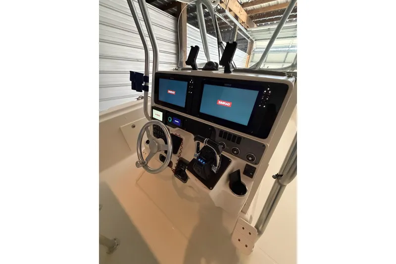 Slide: The Image of 2007 Hydra-Sports Vector 3300 CC boat console with Simrad navigation system. - 19